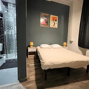  Hostal Le Globe